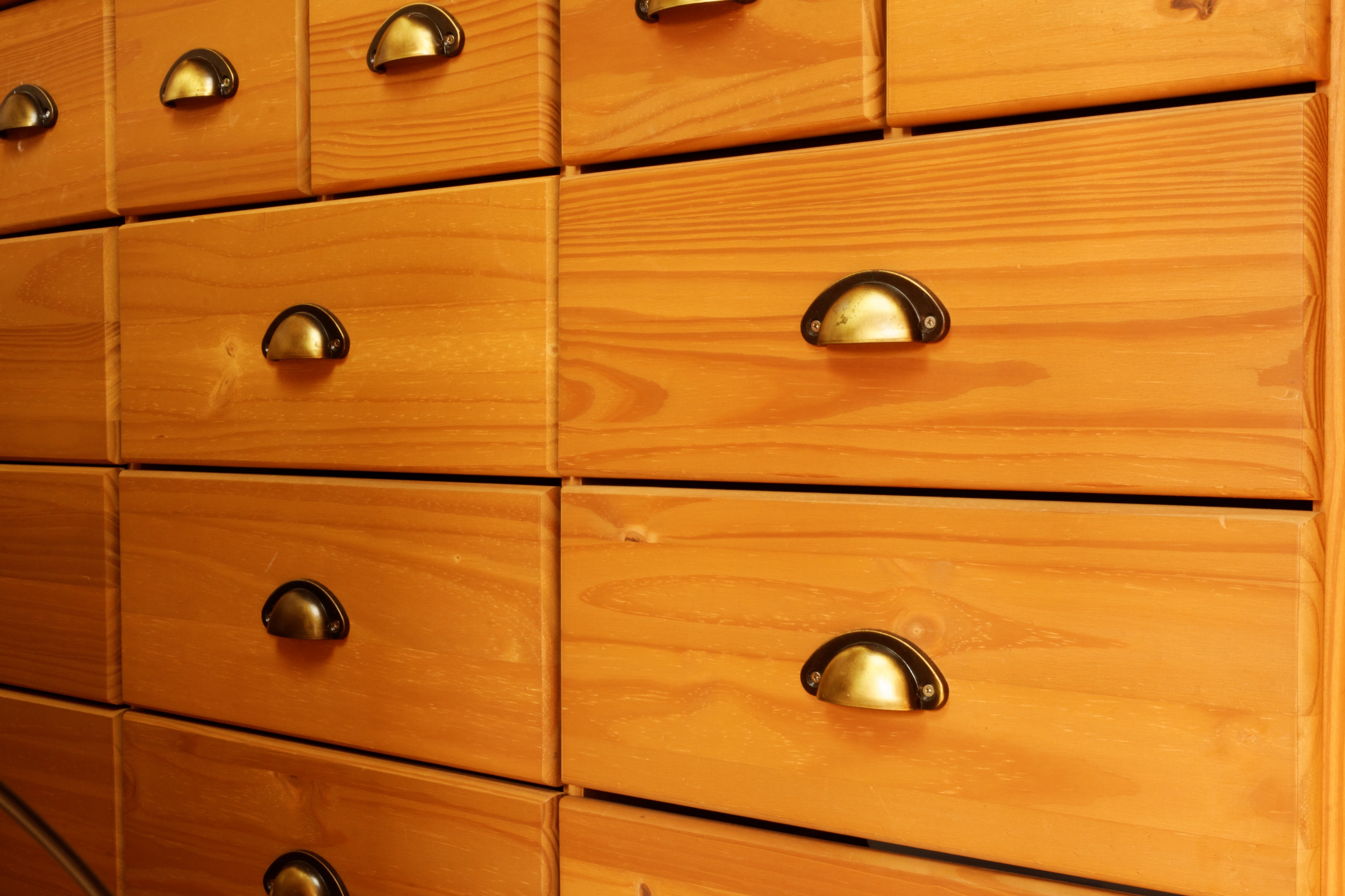 Where Should Drawer Handles Be Placed?